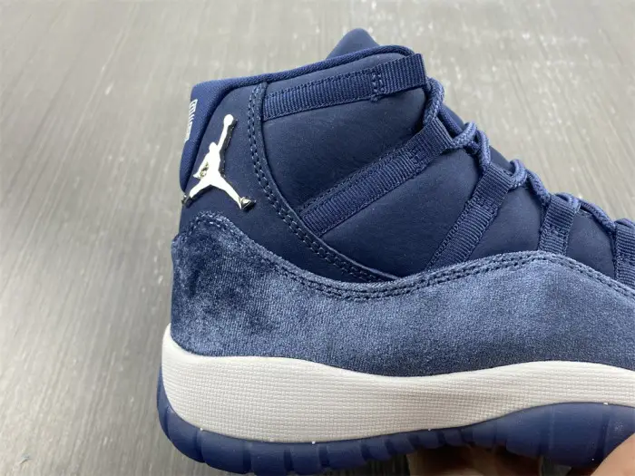 Air Jordan 11 Velvet “Midnight Navy” 