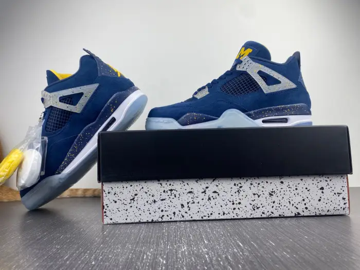 Air Jordan 4 Retro 'Michigan Wolverines' PE 
