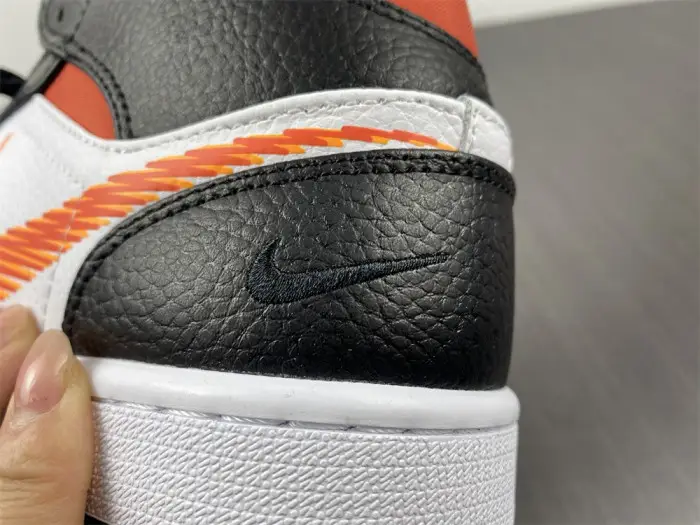 Air Jordan 1 Mid 'Zig Zag ' 