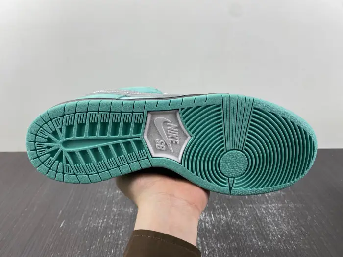 Concepts x TIFFANY CO. x Nike SB Dunk Low 