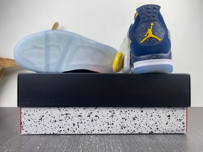 Air Jordan 4 Retro 'Michigan Wolverines' PE 