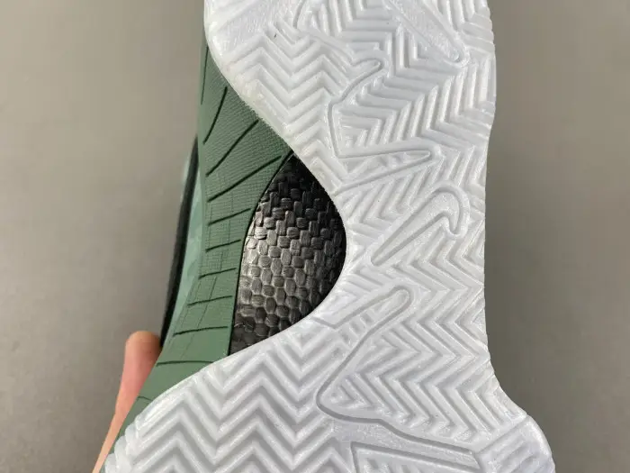 Nike Kobe 4 Protro “Girl Dad” 