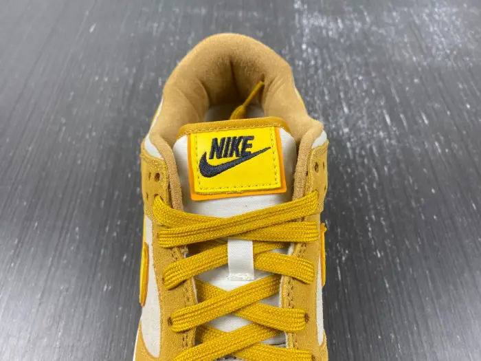 Nike Dunk Low WMNS "Gold Suede" 
