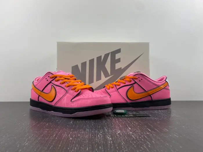 The Powerpuff Girls x Nike SB Dunk Low “Blossom” 