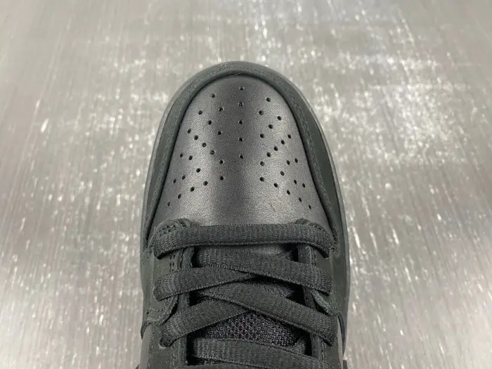 Nike SB Dunk Low Black Pigeon 