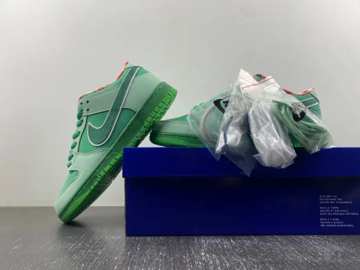 NIKE DUNK X CNCPTS “GREEN LOBSTER” 