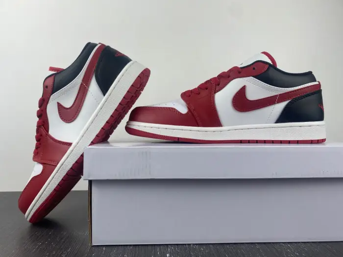 Jordan 1 Low Reverse Black Toe (W) - 