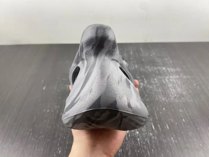 Adidas Yeezy Foam RNNR “MX Granite” 