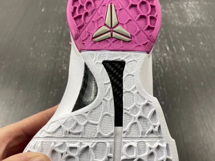 Nike Kobe  Kay Yow Think Pink 