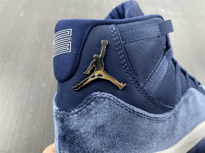 Air Jordan 11 Velvet “Midnight Navy” 