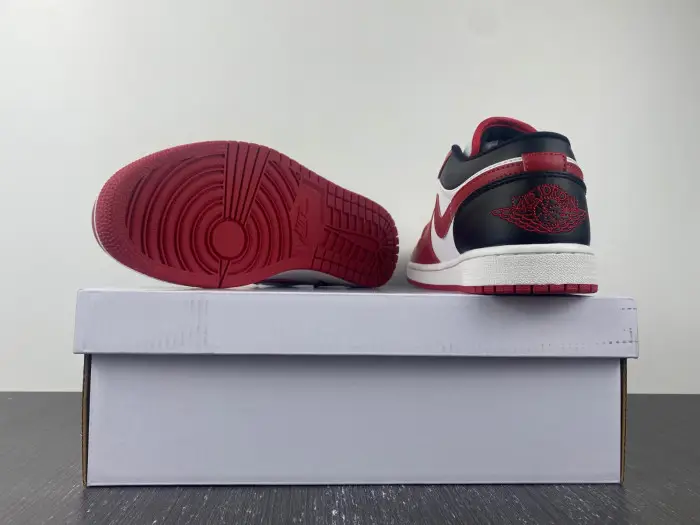 Jordan 1 Low Reverse Black Toe (W) - 
