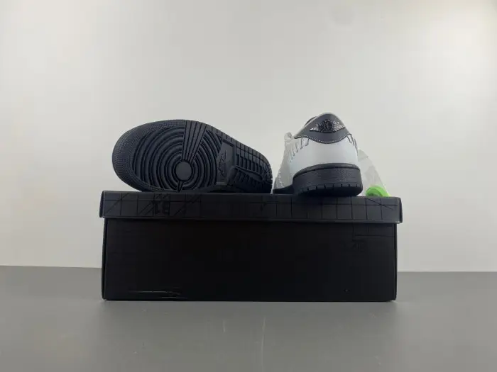 (WMNS) Air Jordan 1 MM Low 'Phantom Dust Metallic Dark Grey' 