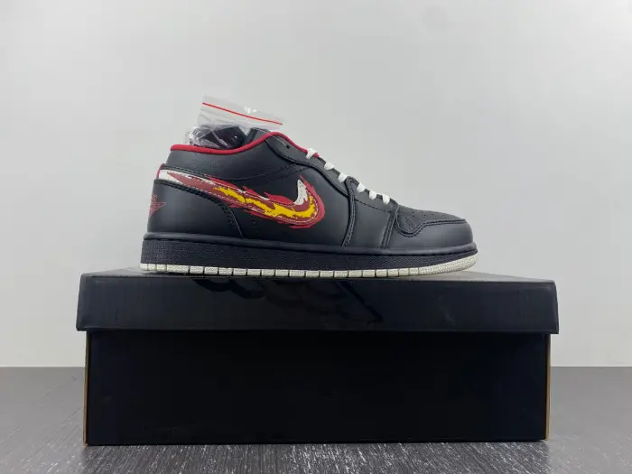 Jordan 1 Low SE Just Skate Black - 