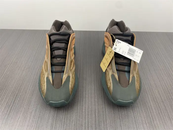 Adidas Yeezy Boost 700 V2 