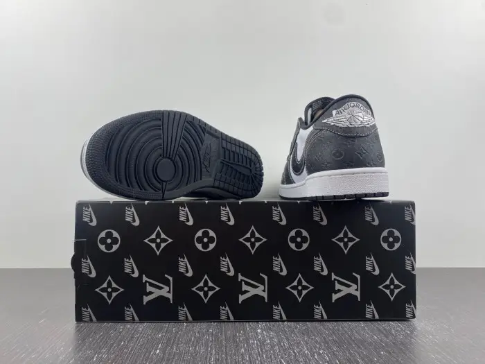 Air Jordan 1 Retro Low LV Panda 