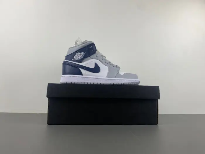 AIR JORDAN 1 MID SE "LEGEND PINK" 