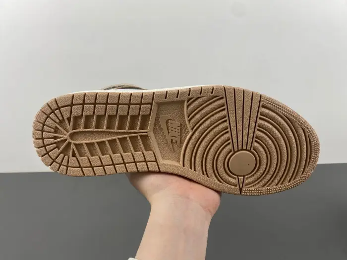 Air Jordan 1 High OG WMNS "Latte" 