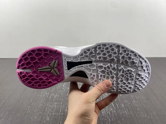 Nike Kobe  Kay Yow Think Pink 
