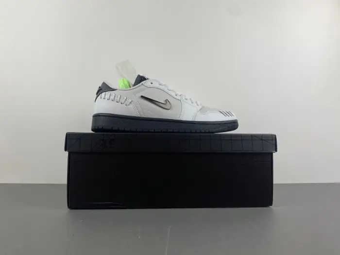 (WMNS) Air Jordan 1 MM Low 'Phantom Dust Metallic Dark Grey' 