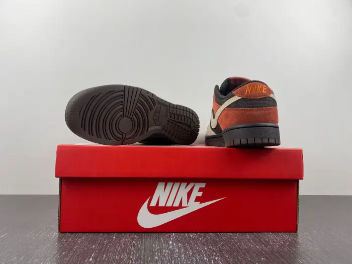 Nike Dunk Low Red Panda 