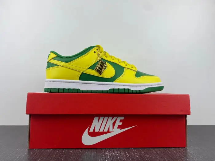 Nike Dunk Low Retro Reverse Brazil - 