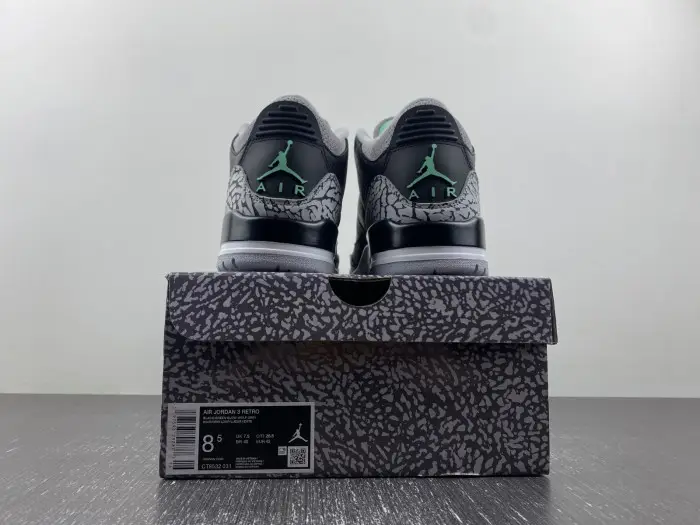 Air Jordan 3 "Black Green Glow" 