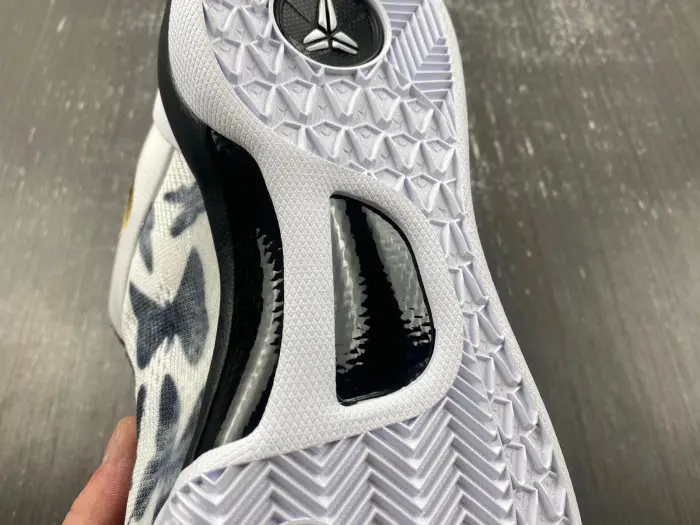 Nike Kobe 8 Protro White Metallic Gold FV6325 