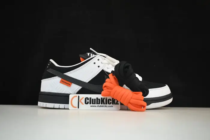 Nike SB Dunk Low TIGHTBOOTH 