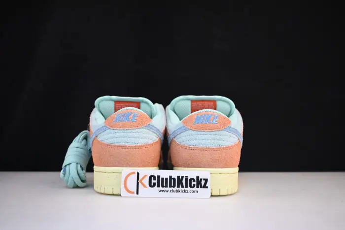 Nike SB Dunk Low 'Orange and Emerald Rise' 