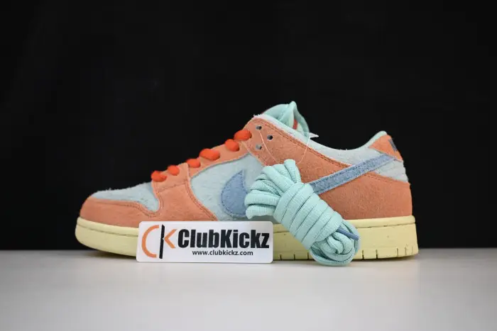 Nike SB Dunk Low 'Orange and Emerald Rise' 