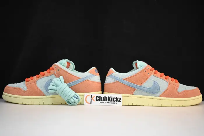 Nike SB Dunk Low 'Orange and Emerald Rise' 