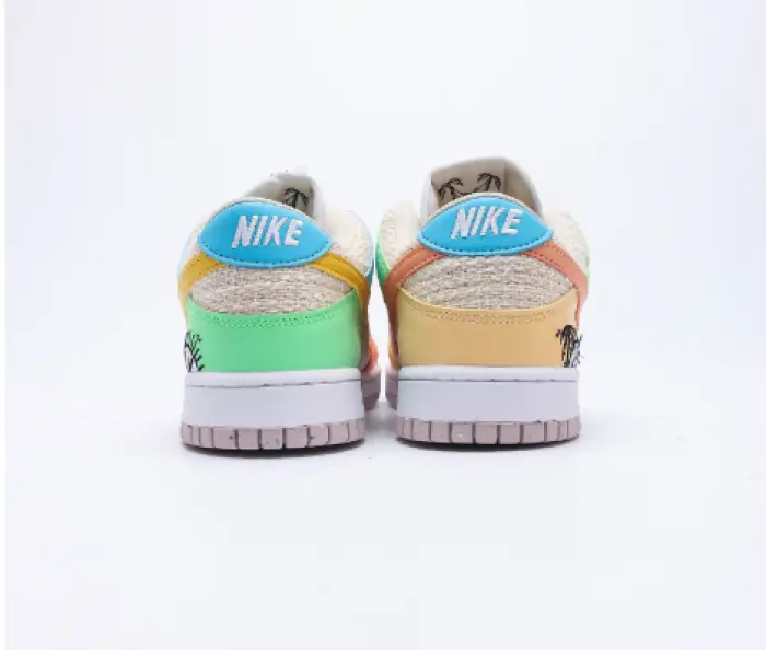 Nike Dunk Low SE Sun Club 