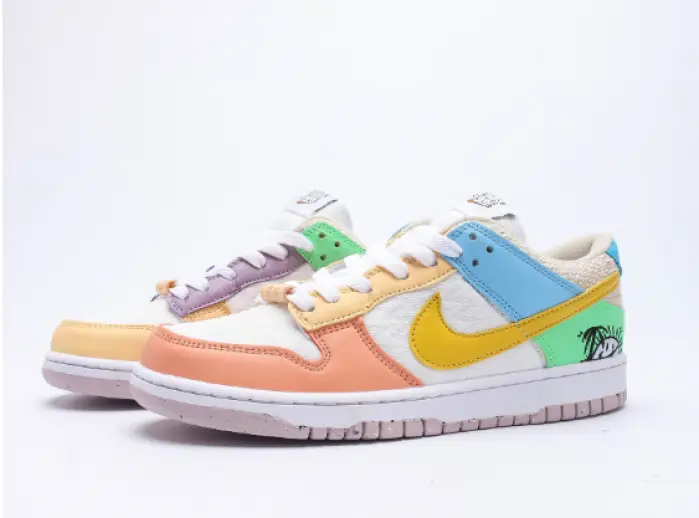 Nike Dunk Low SE Sun Club 