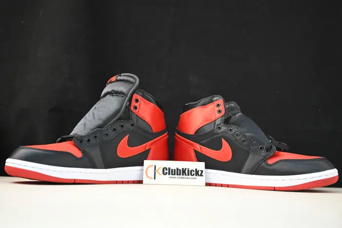 Air Jordan 1 High OG WMNS Satin Bred 