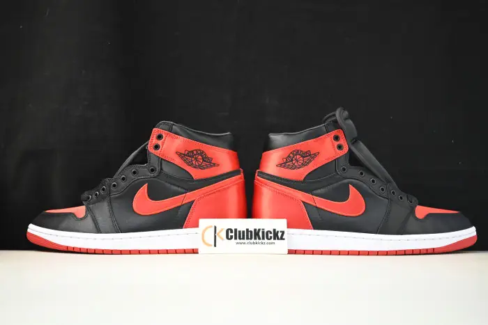 Air Jordan 1 High OG WMNS Satin Bred 