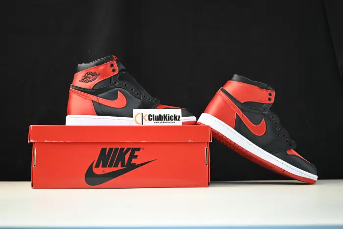 Air Jordan 1 High OG WMNS Satin Bred 