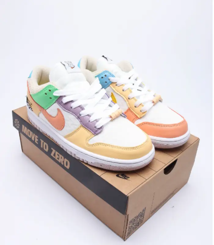 Nike Dunk Low SE Sun Club 