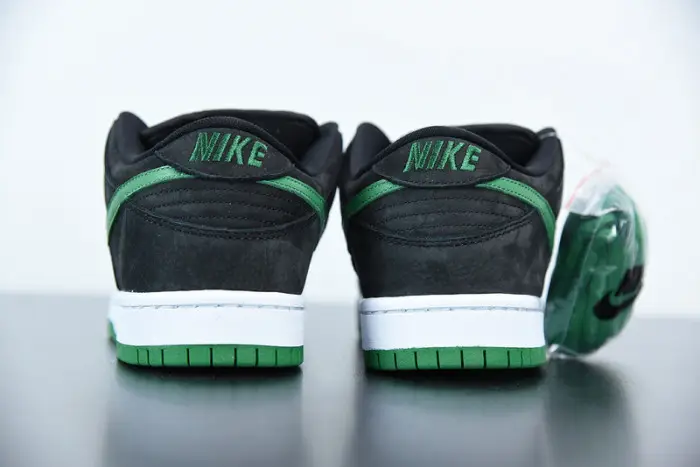 Nike SB Dunk Low Pro 
