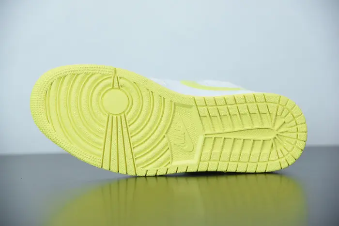 Air Jordan 1 Mid SE Voltage Yellow 