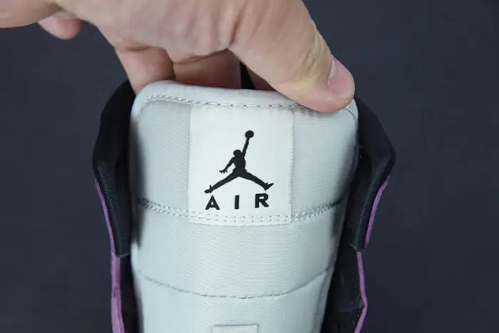 Air Jordan 1 Mid Berry White Black 