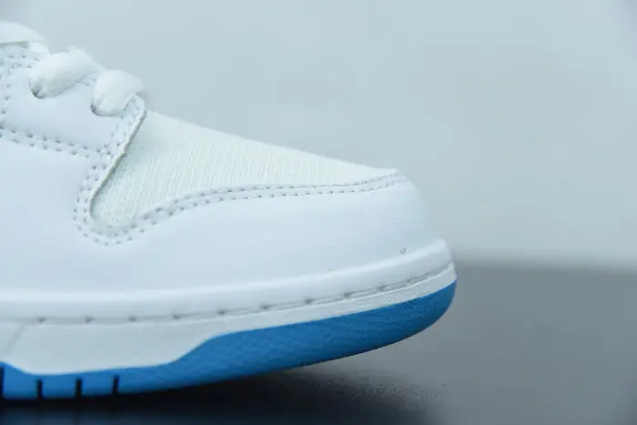 Nike SB Dunk Low "Laser Blue" 