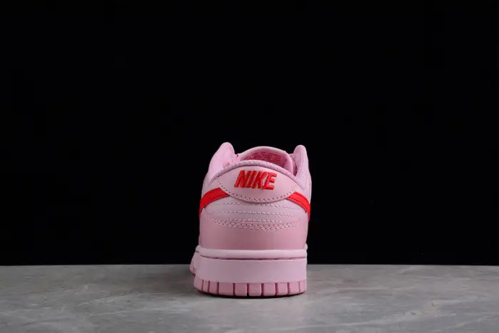 Nike Dunk Low Triple Pink 