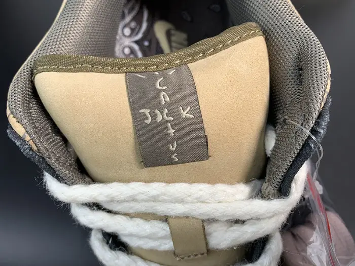 TRAVIS SCOTT X NIKE SB DUNK LOW TS 