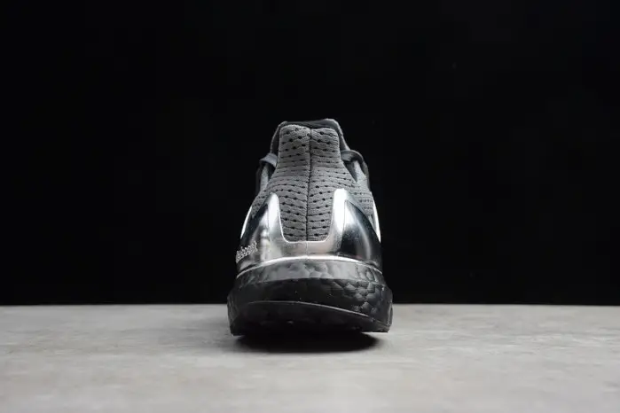 ADIDAS ULTRA BOOST “METALLIC SILVER” 