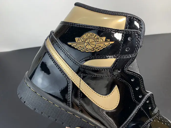Air Jordan 1 Retro High OG 'Black Metallic Gold' 