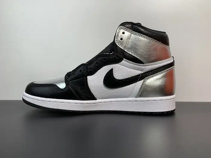 Air Jordan 1 Retro High OG Silver Toe 
