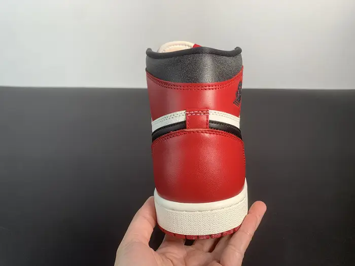 Air Jordan 1 Retro High OG 'Chicago Lost & Found' 