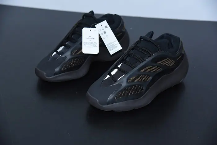 Adidas Yeezy 700 V3 Clay Brown 