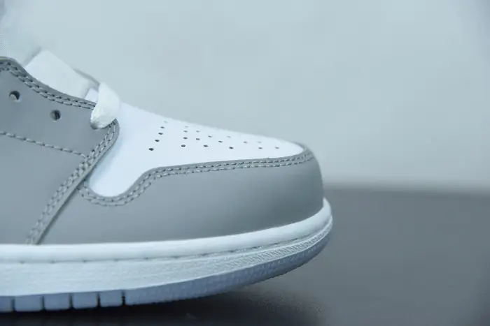 Air Jordan 1 Mid Wolf Grey Aluminum 