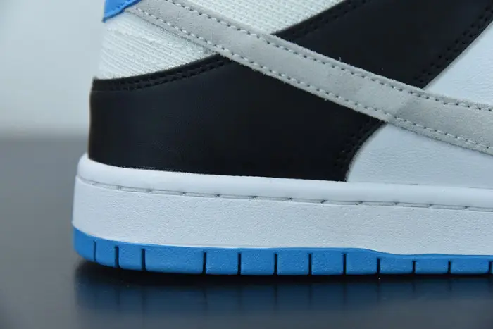 Nike SB Dunk Low "Laser Blue" 